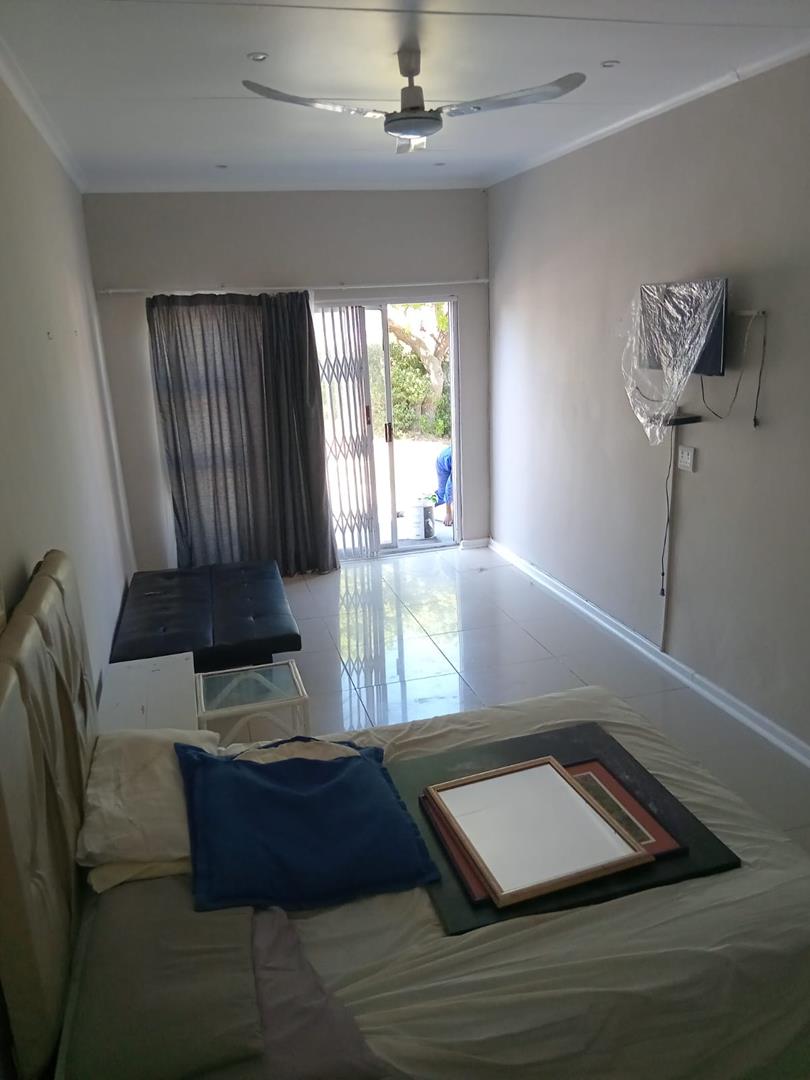To Let 1 Bedroom Property for Rent in Humewood Eastern Cape